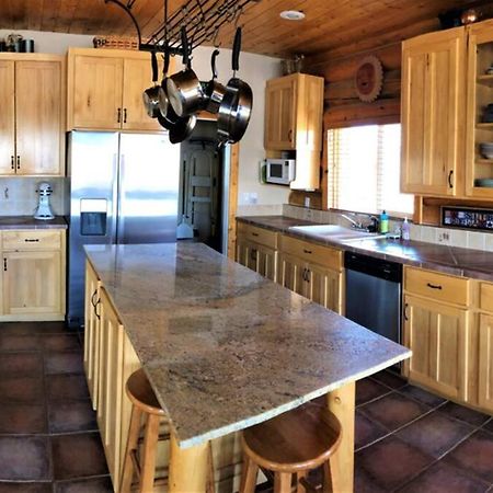 Red Rock Ranch Log Cabin: Large, Fully Furnished Escalante Exterior foto