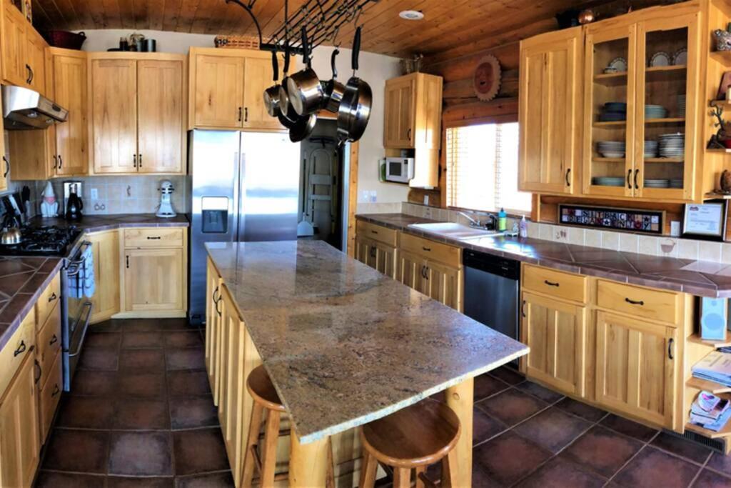 Red Rock Ranch Log Cabin: Large, Fully Furnished Escalante Exterior foto